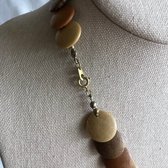 Vintage Wooden Saucer Disc Shape Beaded Boho 70s Style Costume Estate Necklace - Picture 7 of 9